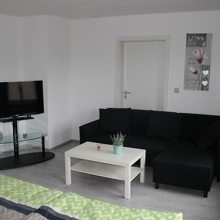 Gut Gelegenes Appartment Mit Wifi, Parkplatz, Wama, Trockner Usw. Kaiserslautern Bagian luar foto