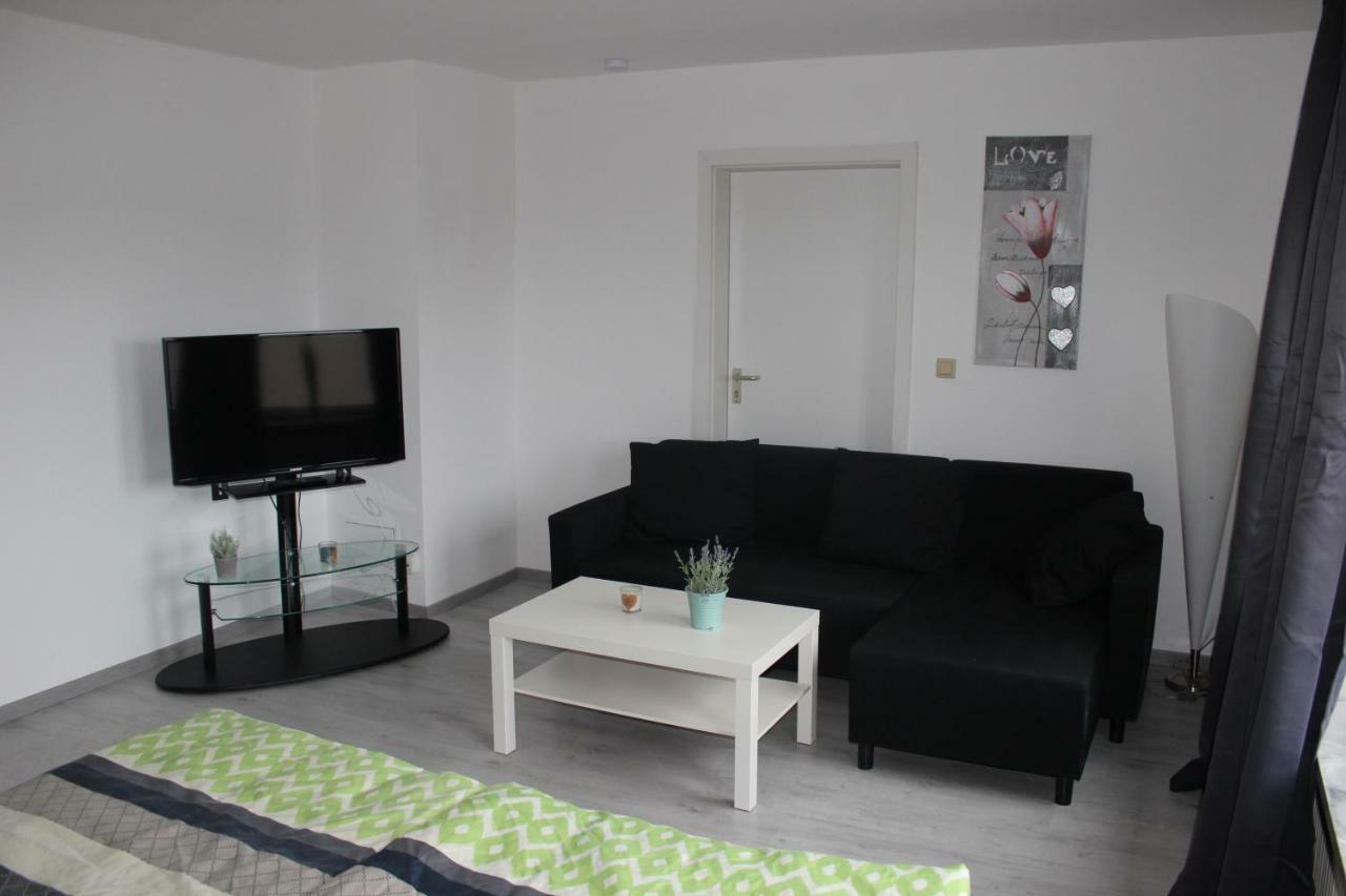 Gut Gelegenes Appartment Mit Wifi, Parkplatz, Wama, Trockner Usw. Kaiserslautern Bagian luar foto